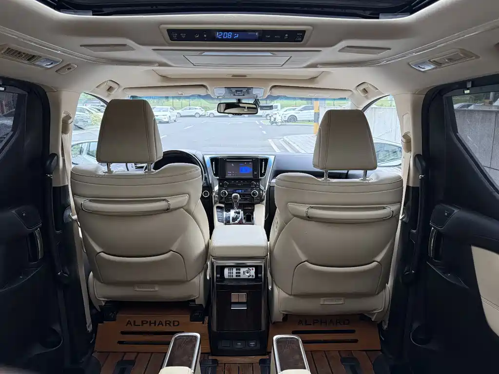 Toyota Alphard 2019 — фото 12