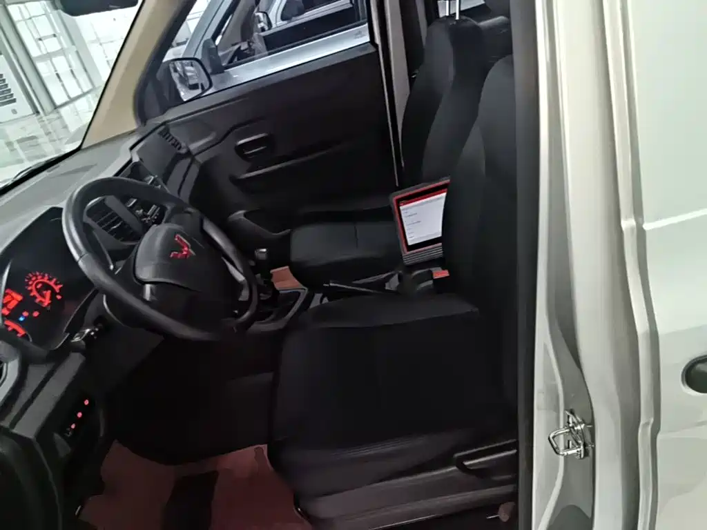 Wuling Hongguang V 2025 — фото 15