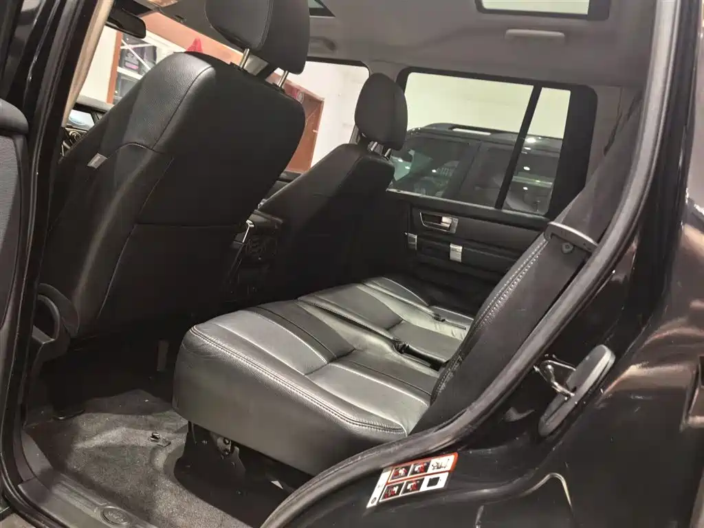Land Rover Discovery 2015 — фото 10
