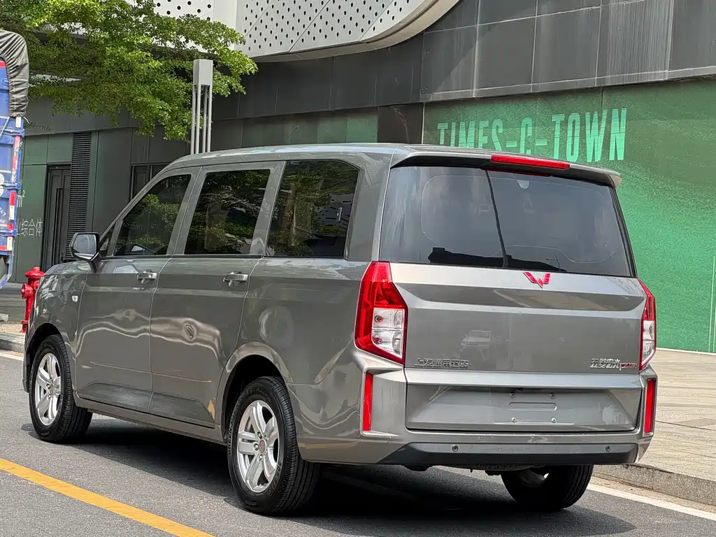 Wuling Hongguang PLUS 2020 — фото 5