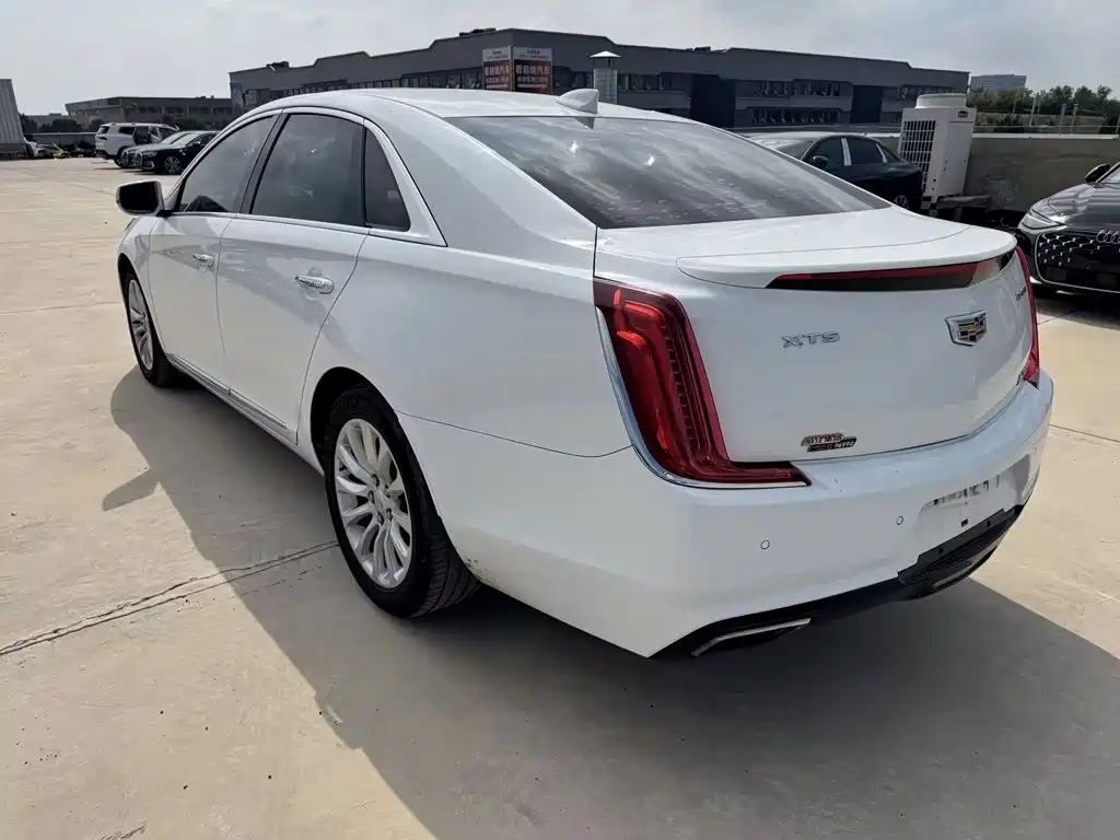 Cadillac XTS 2017 — фото 8