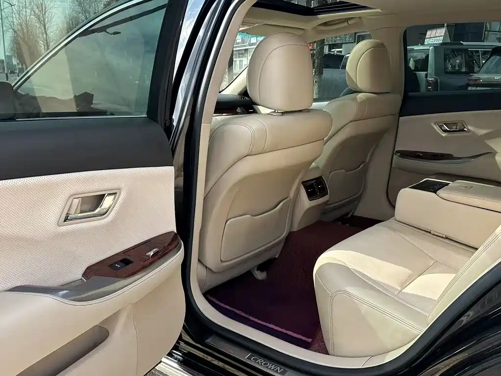 Toyota Crown 2014 — фото 14