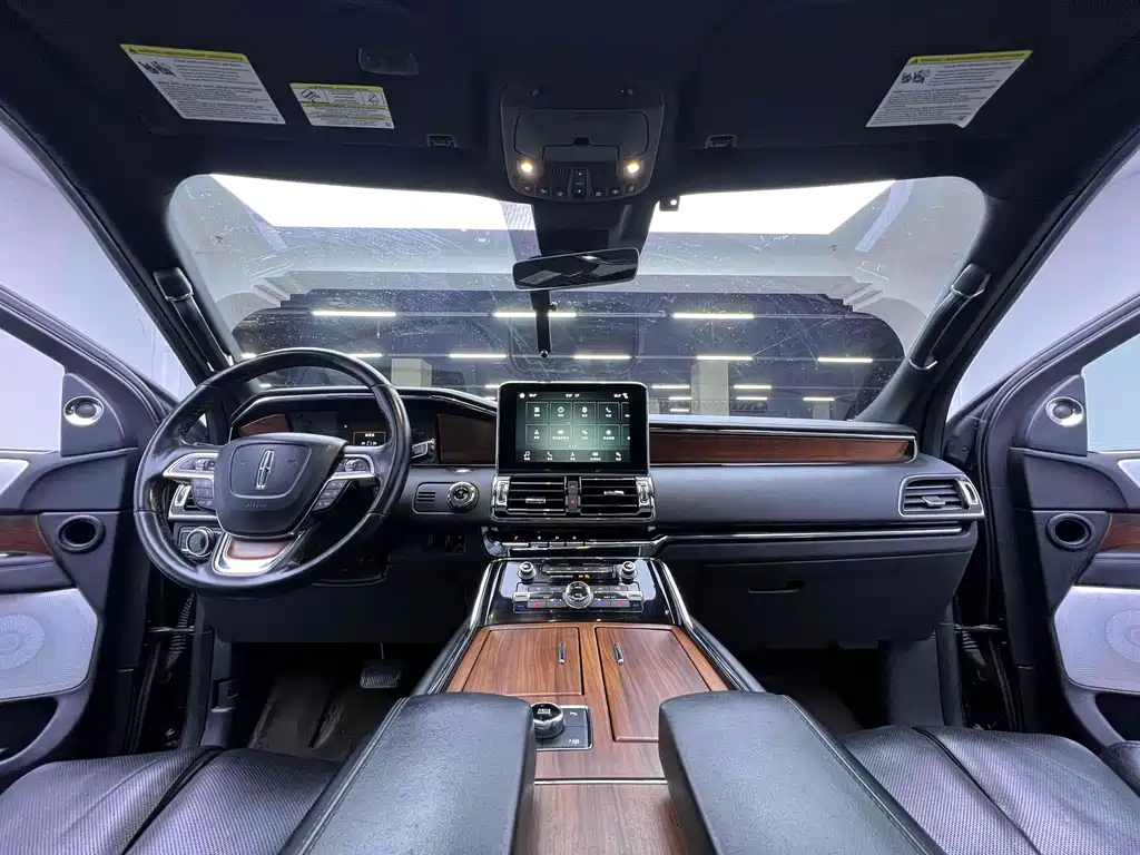 Lincoln Navigator 2019 — фото 16
