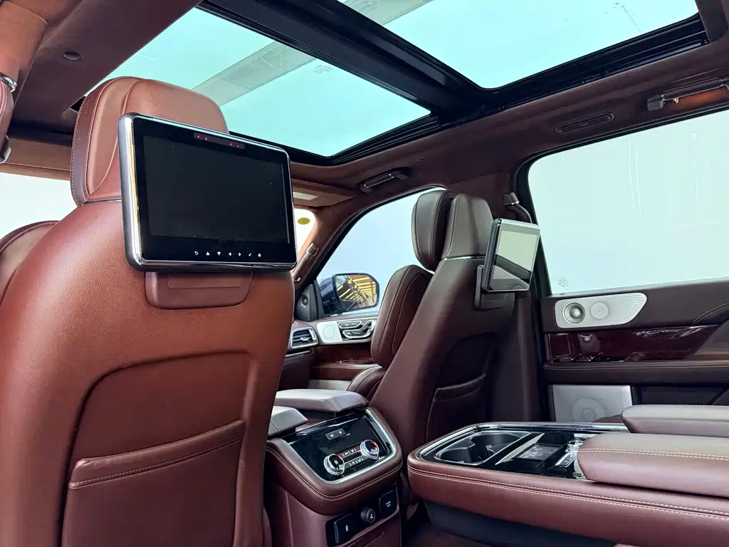 Lincoln Navigator 2018 — фото 18