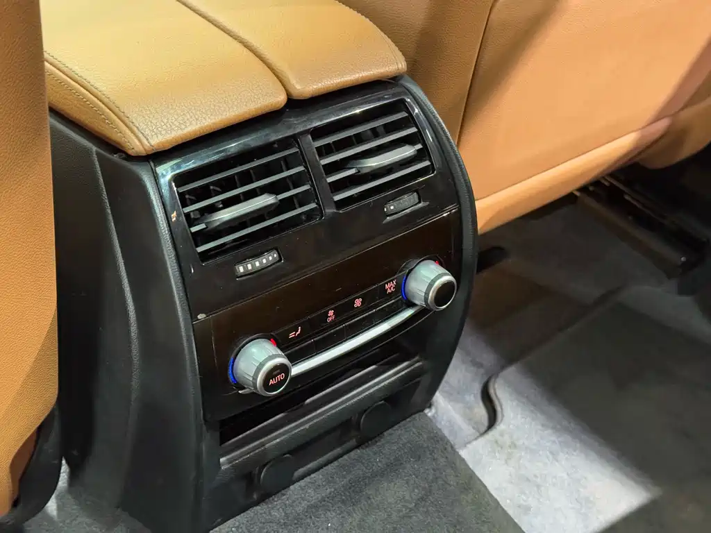 BMW 6 Series GT 2018 — фото 12
