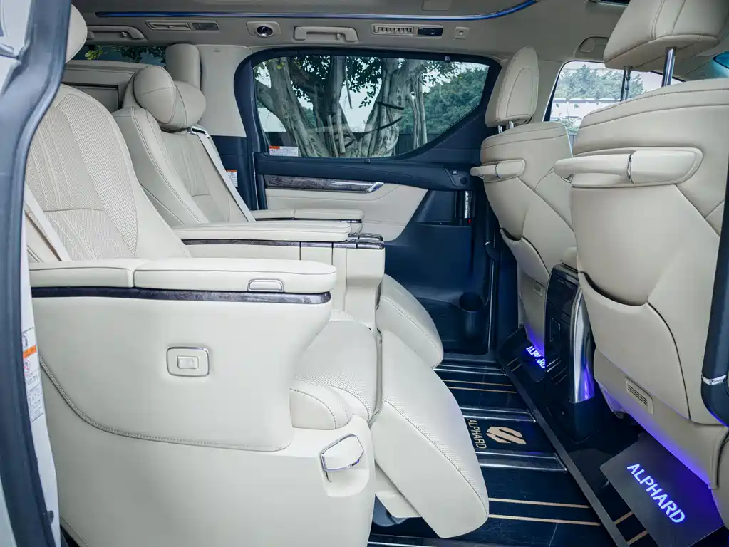 Toyota Alphard 2018 — фото 12