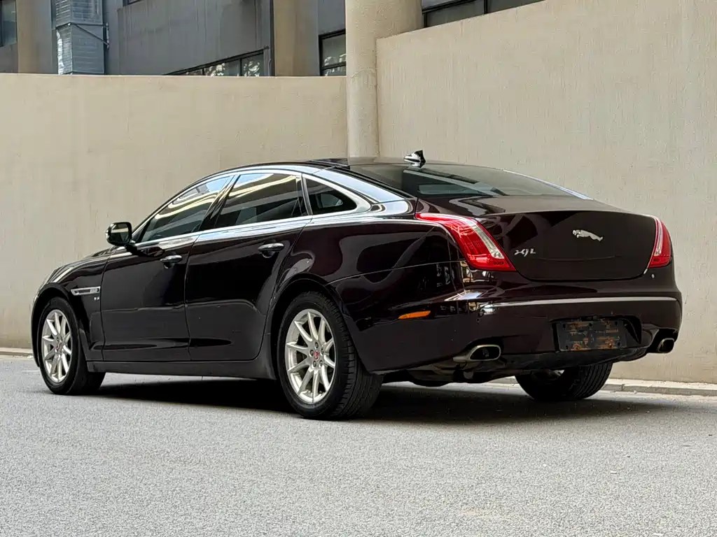 Jaguar XJ 2015 — фото 4
