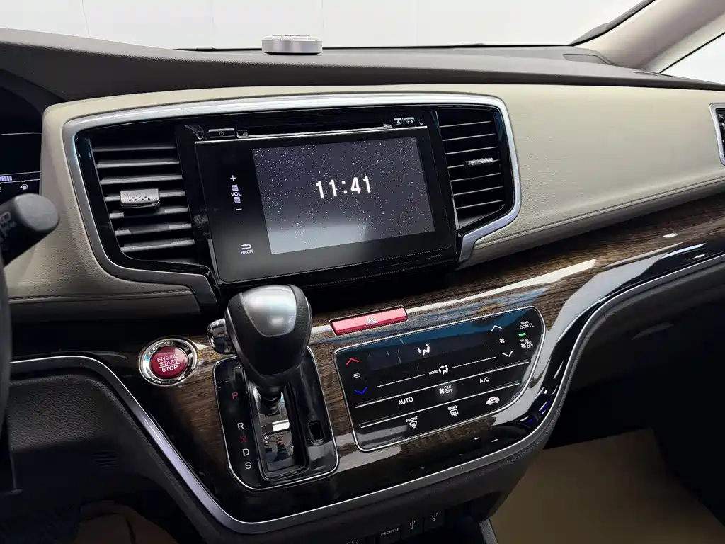 Honda Odyssey 2016 — фото 12