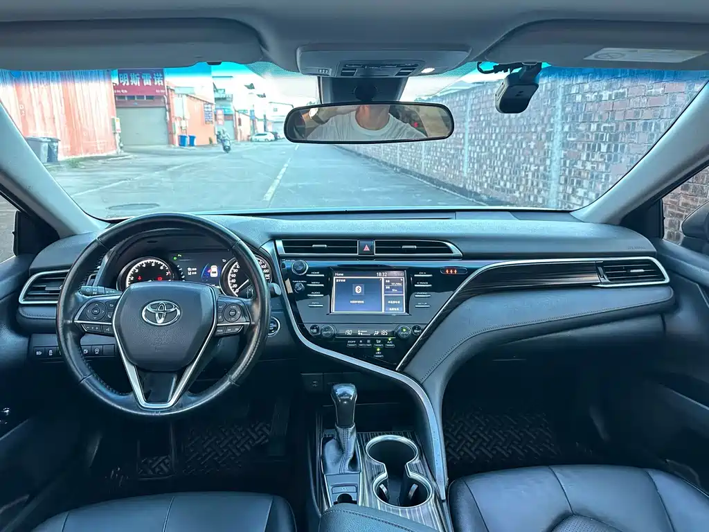 Toyota Camry 2019 — фото 4