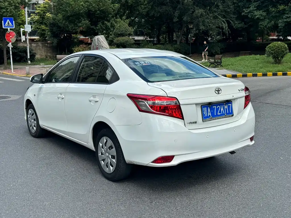 Toyota Vios 2015 — фото 3