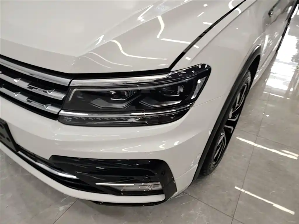 Volkswagen Tiguan L 2020 — фото 24