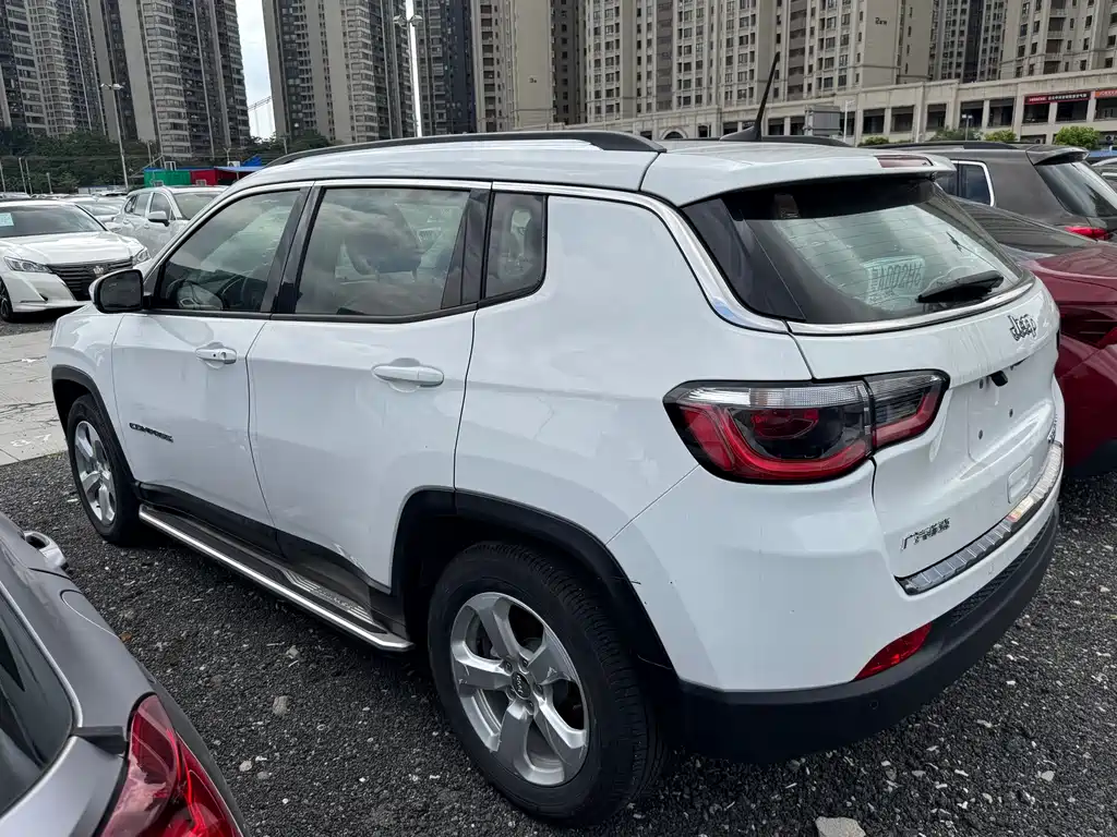 Jeep Compass 2017 — фото 3