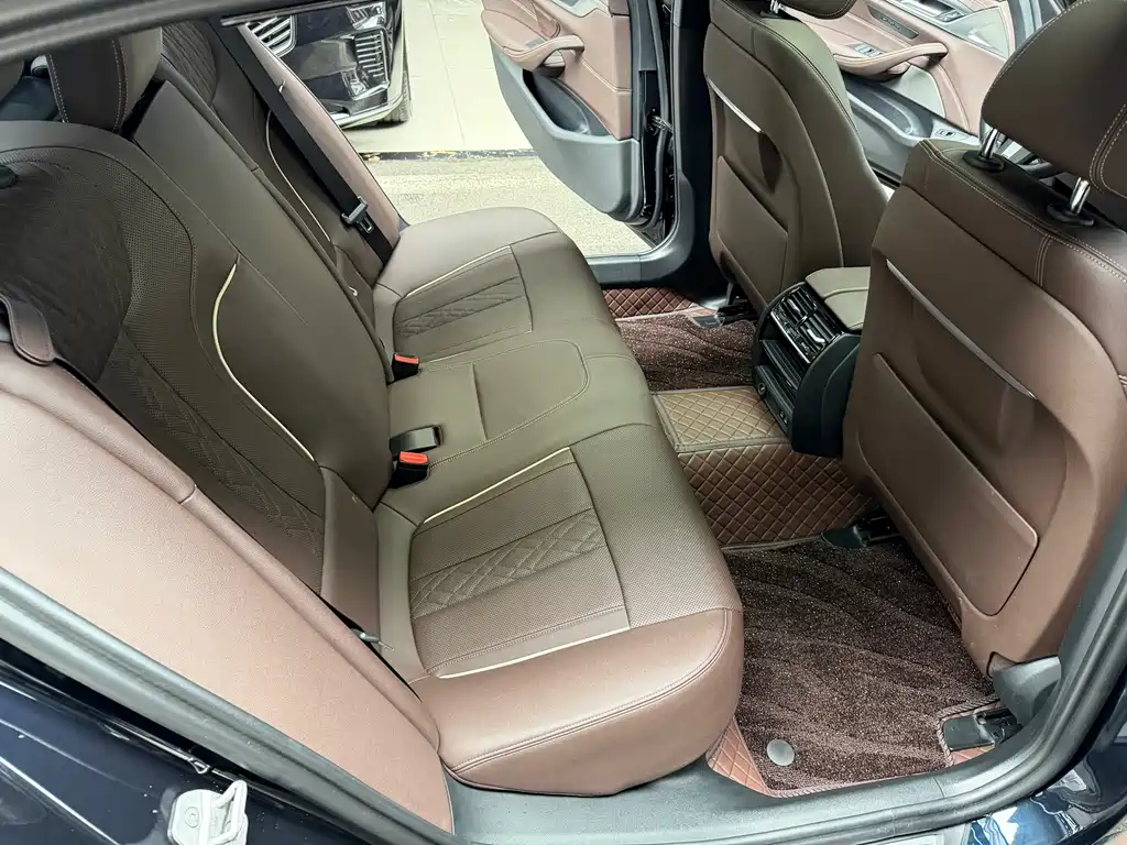 BMW 5 Series 2023 — фото 23