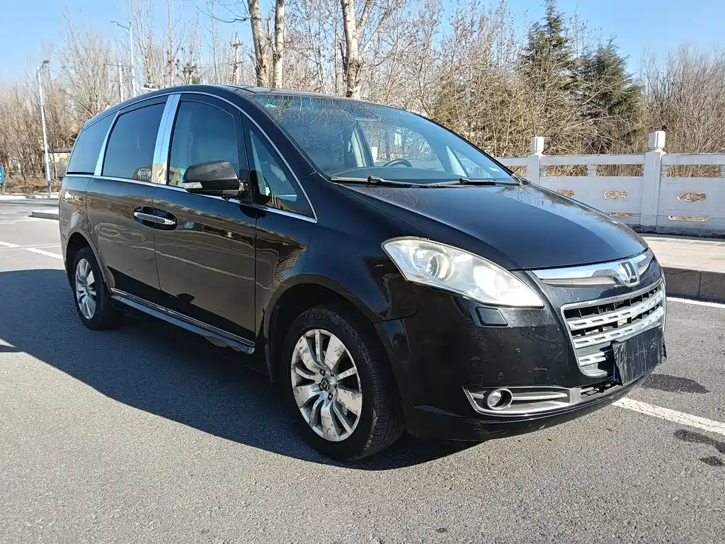 Luxgen Big 7 MPV 2013 — фото 3