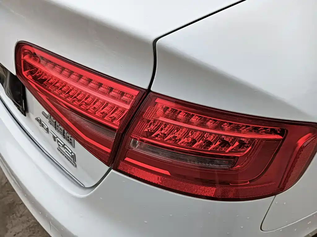 Audi A4L 2014 — фото 10