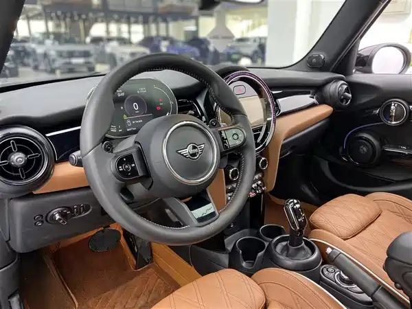 MINI MINI 2023