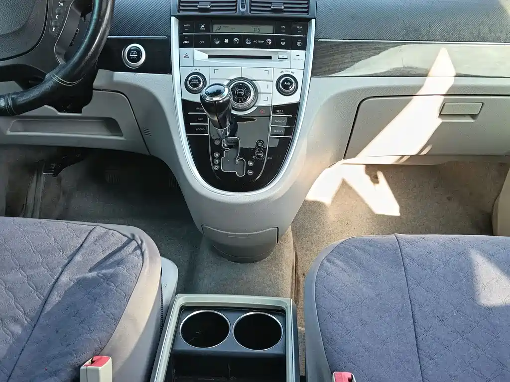 Luxgen Big 7 MPV 2013 — фото 14