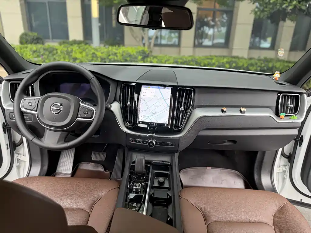 Volvo XC60 2022 — фото 4