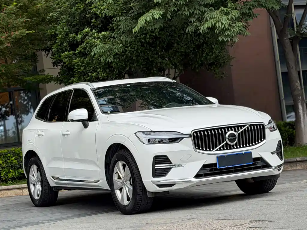 Volvo XC60 2022 — фото 3