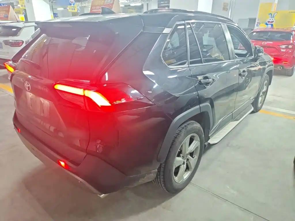 Toyota RAV4 2021 — фото 7