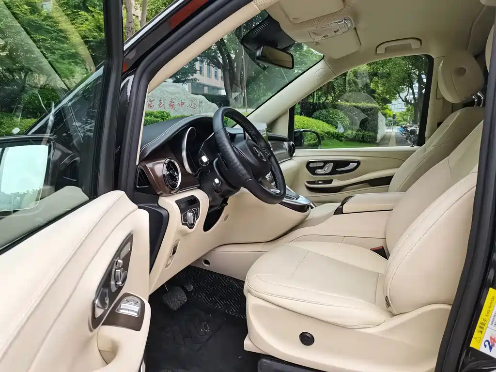 Mercedes-Benz V-Class 2022 — фото 12