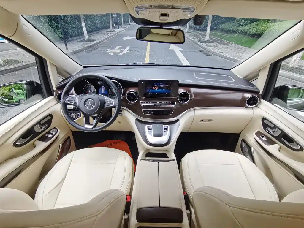 Mercedes-Benz V-Class 2022 — фото 19