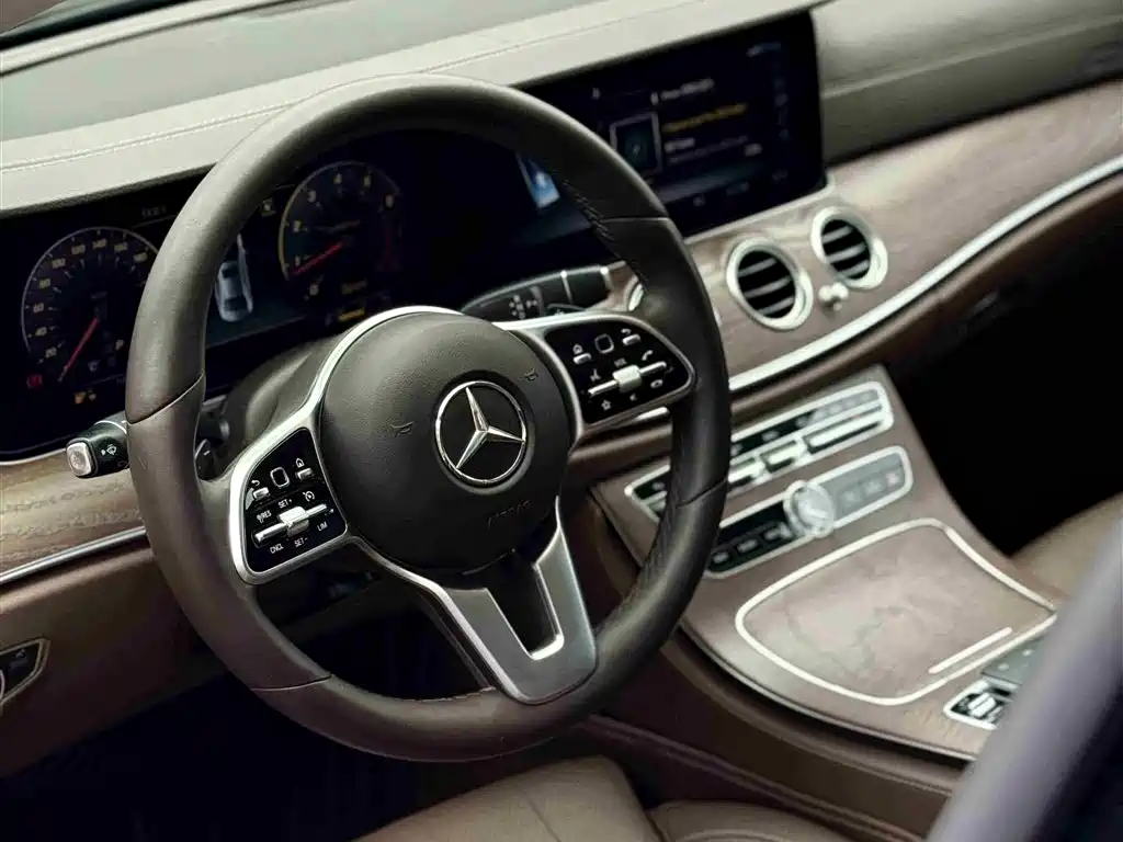 Mercedes-Benz E-Class 2019 — фото 9
