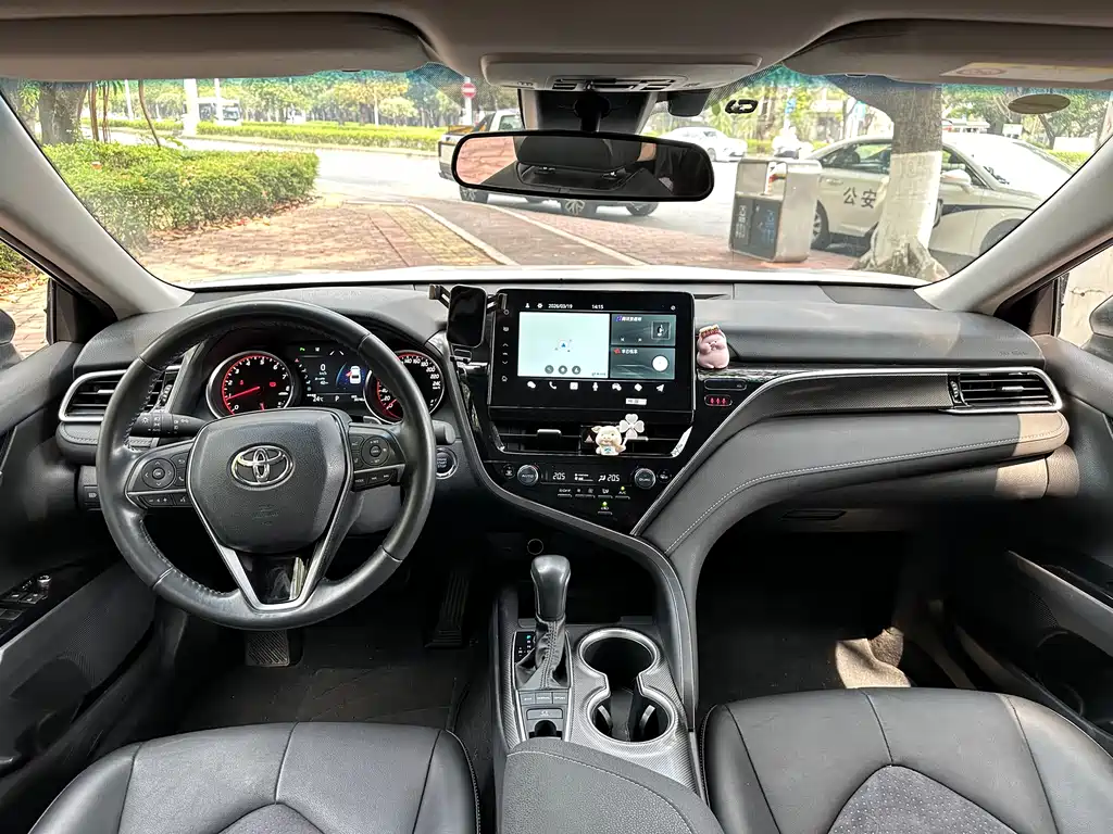 Toyota Camry 2023 — фото 7