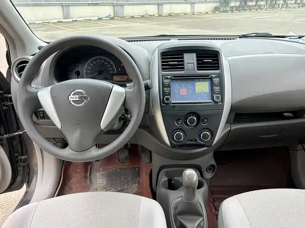 Nissan Sunny 2015