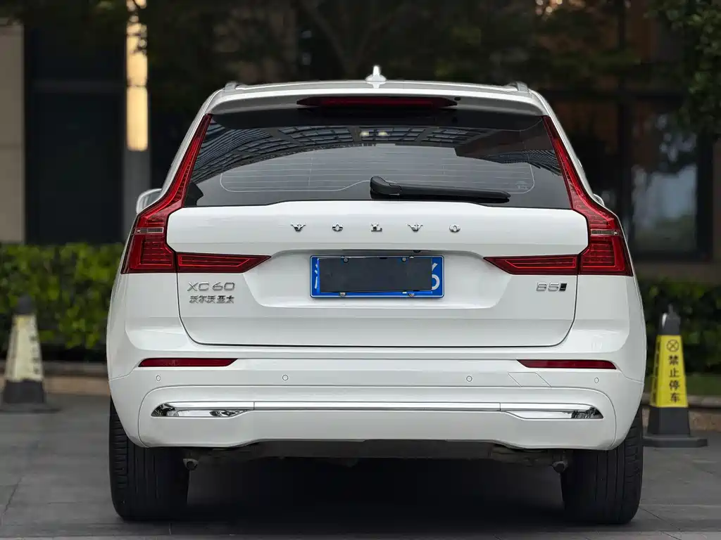 Volvo XC60 2022 — фото 9