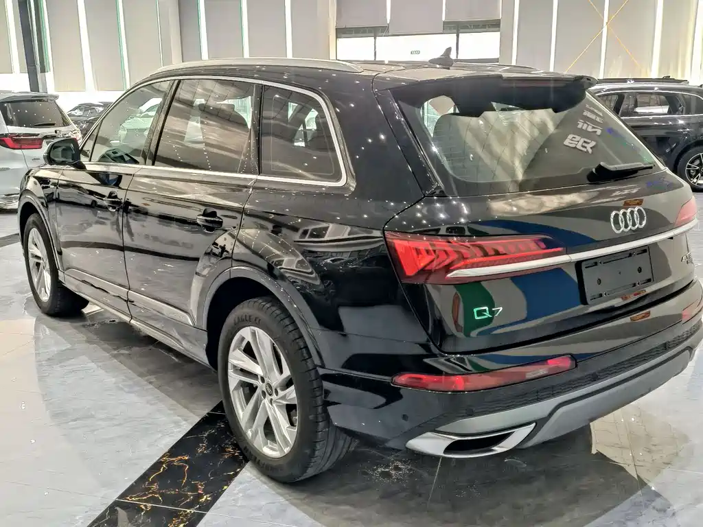 Audi Q7 2024 — фото 13