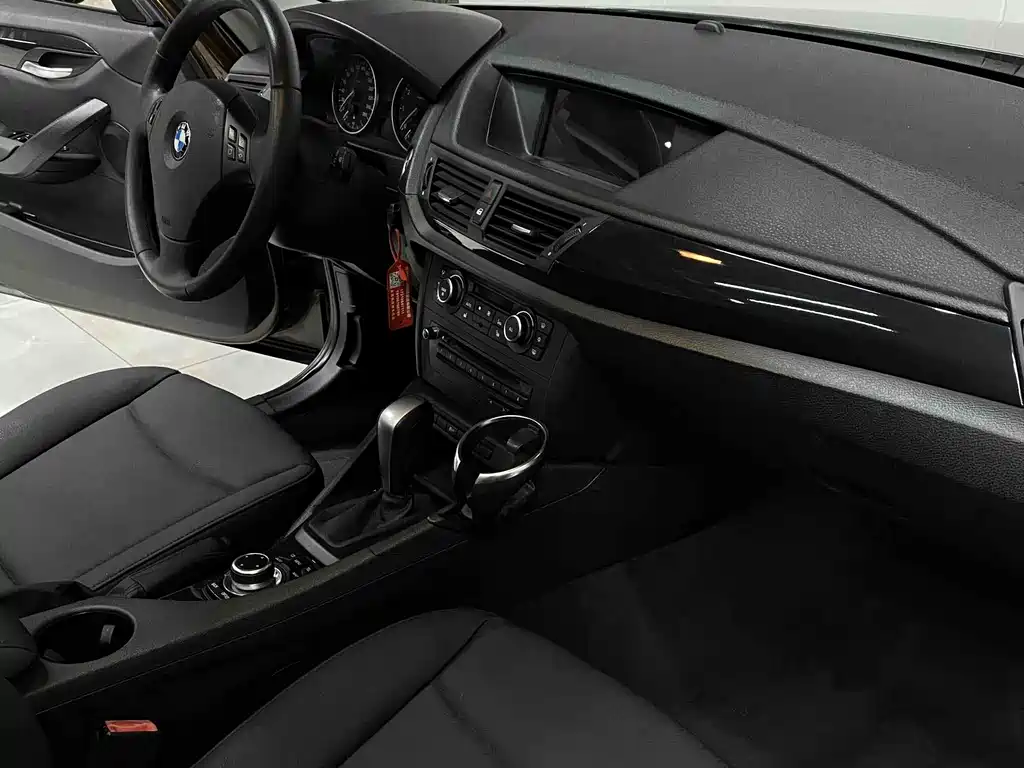 BMW X1 2012 — фото 26