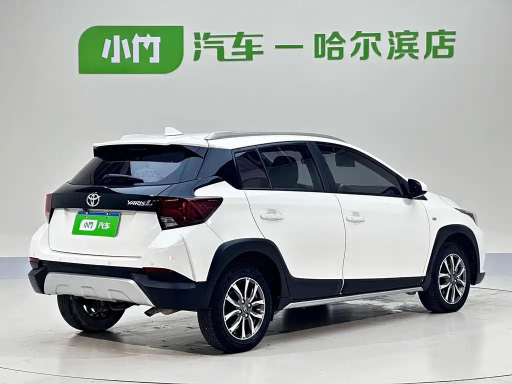 Toyota Yaris L 2022