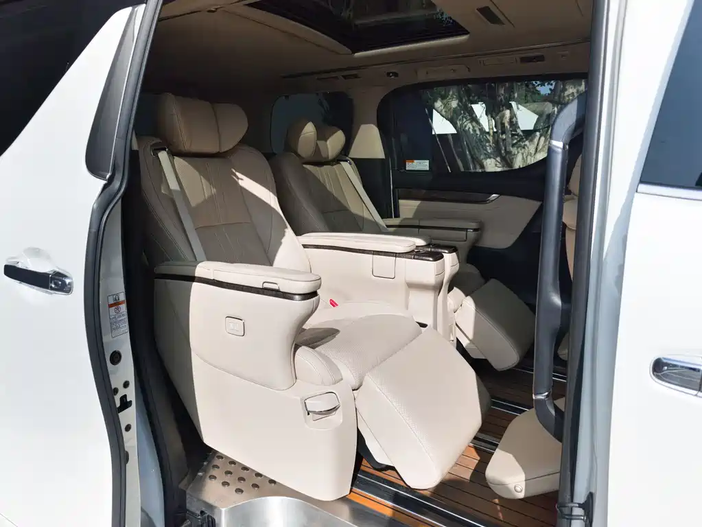 Toyota Alphard 2018 — фото 13