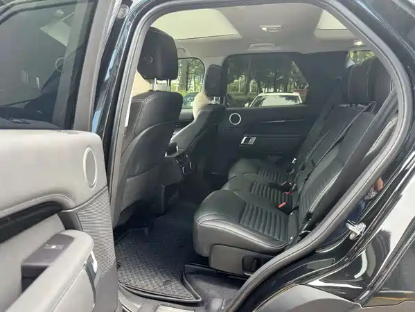 Land Rover Discovery 2024