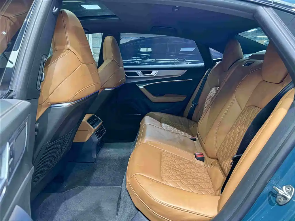 Audi A7L 2023