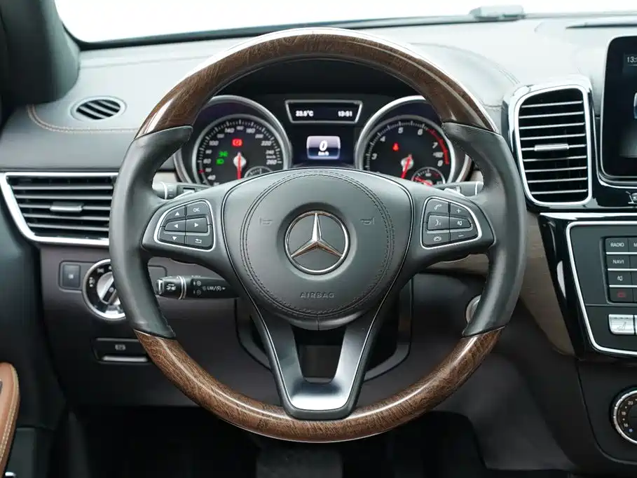 Mercedes-Benz GLS 2017 — фото 14