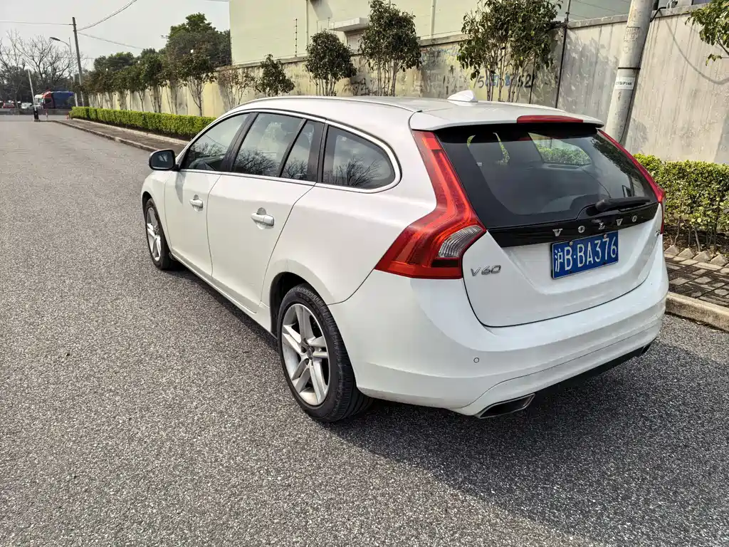 Volvo V60 2016 — фото 9