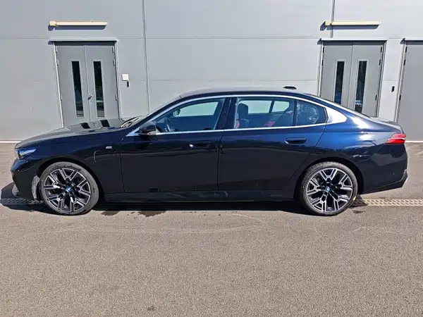 BMW i5 2025