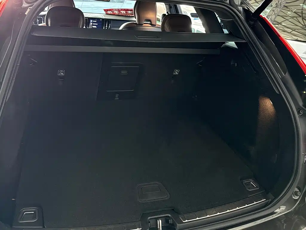 Volvo XC60 2020 — фото 15