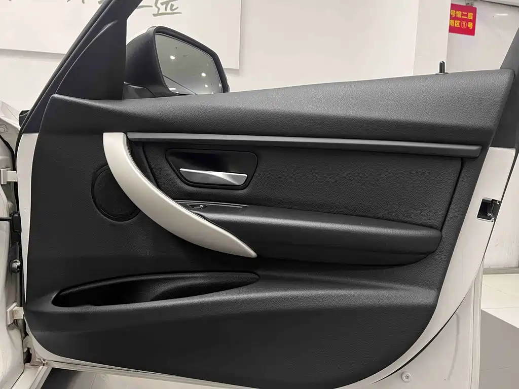 BMW 3 Series 2015 — фото 14