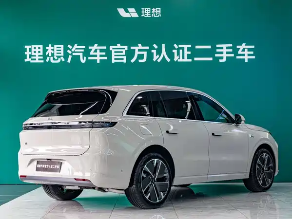 Li Auto L6 2025