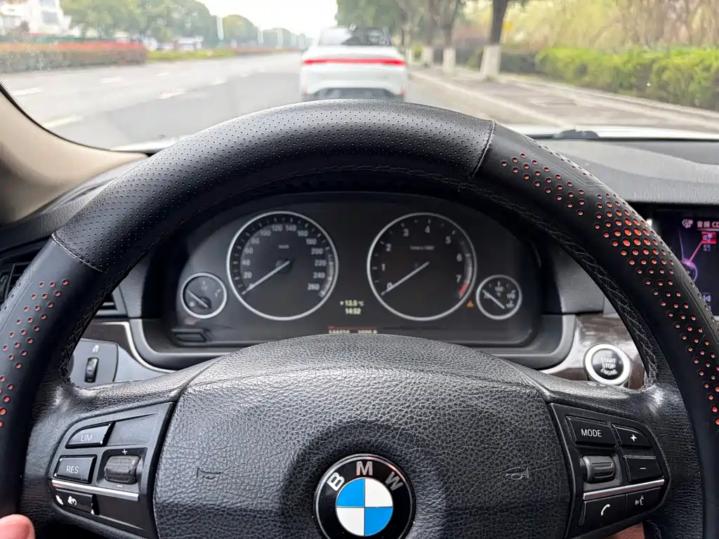 BMW 5 Series 2014 — фото 12