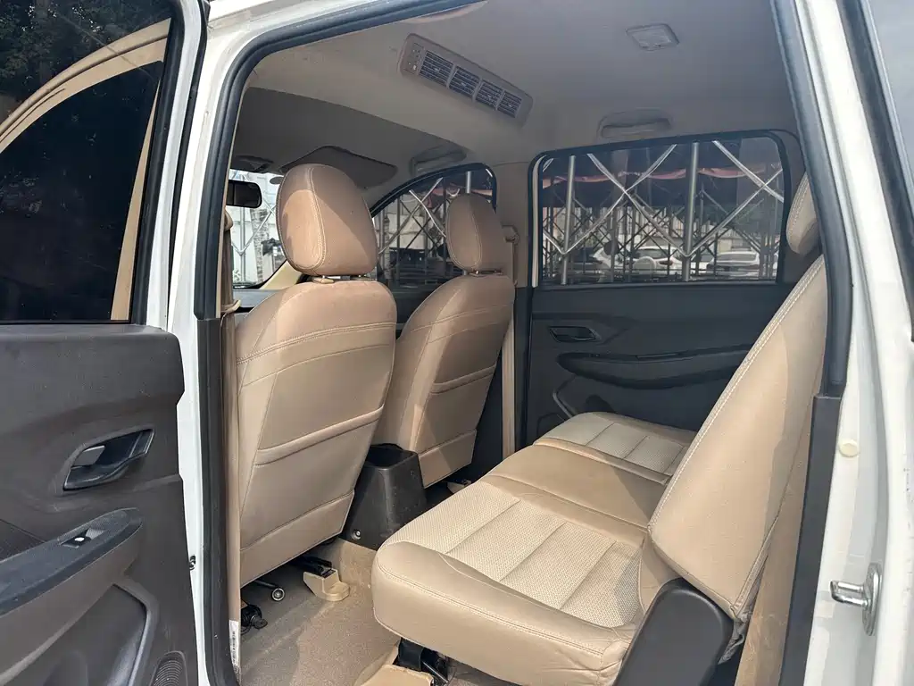 Wuling Hongguang 2019 — фото 11