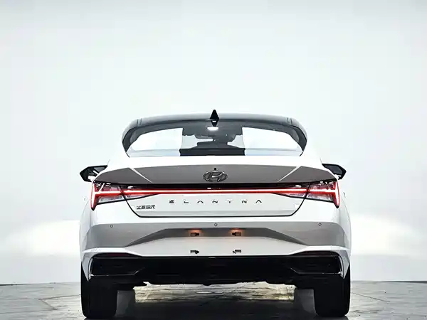 Hyundai Elantra 2022