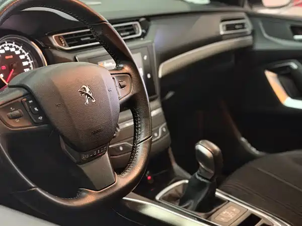 Peugeot 408 2016