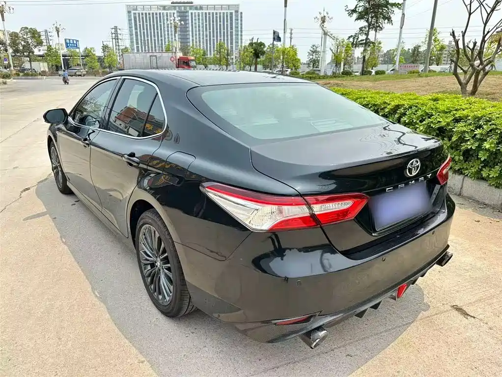 Toyota Camry 2018 — фото 6