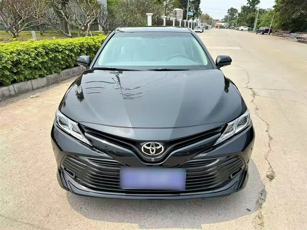 Toyota Camry 2018 — фото 3