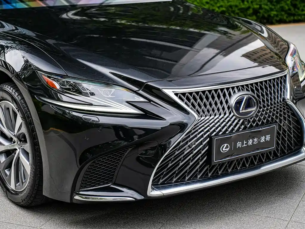 Lexus LS 2019 — фото 9
