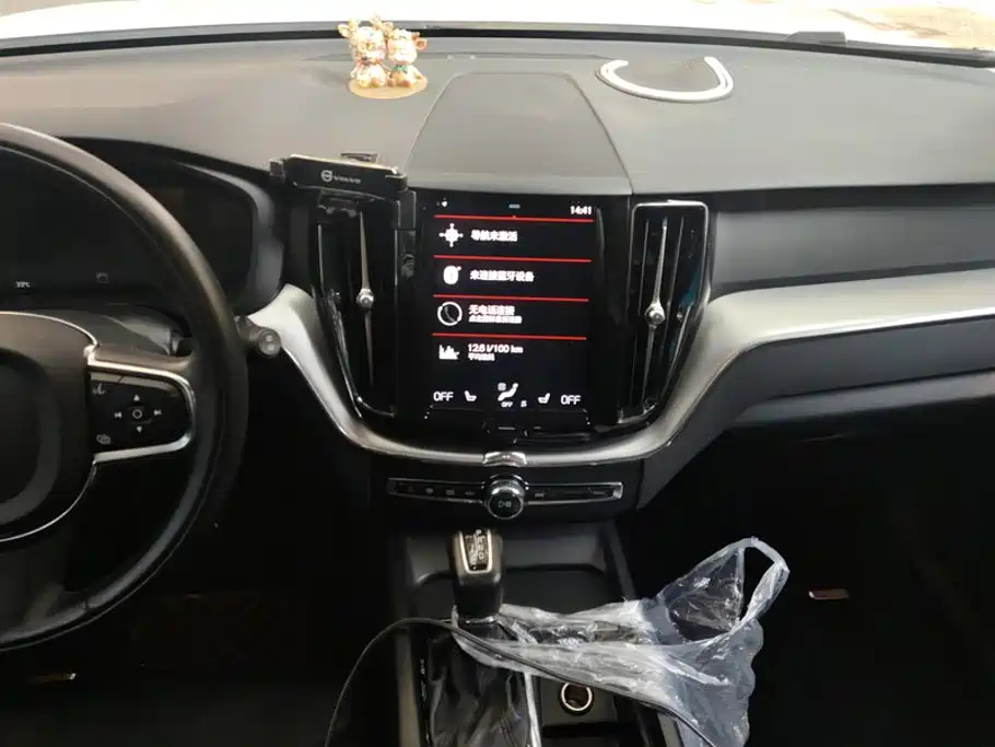 Volvo XC60 2019 — фото 13